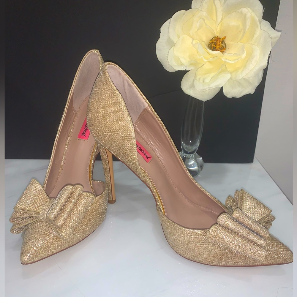 Betsey Johnson Women's Prince-P D’Orsay Bow Pump In Glam Gold